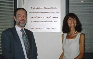 דייויד קיי וגו'אנה קיי בפתיחת בנין ליידי קיי